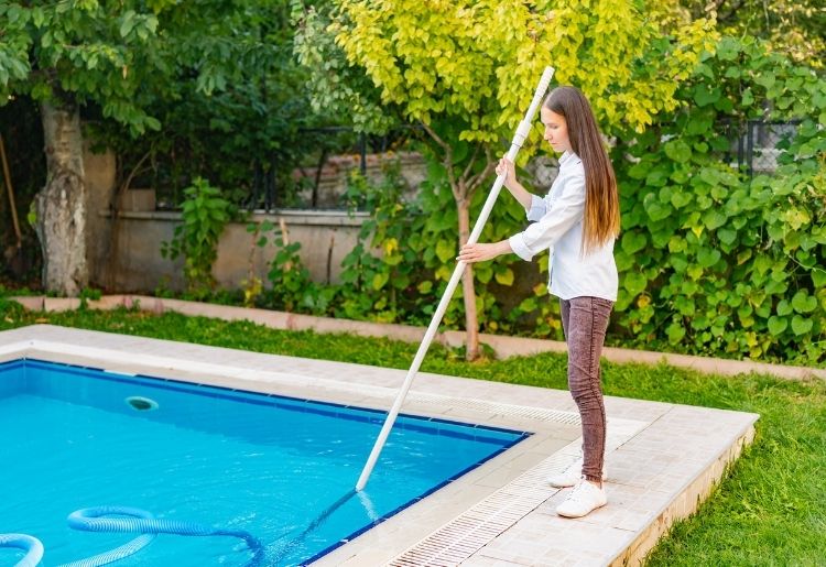 Cleaning your pool