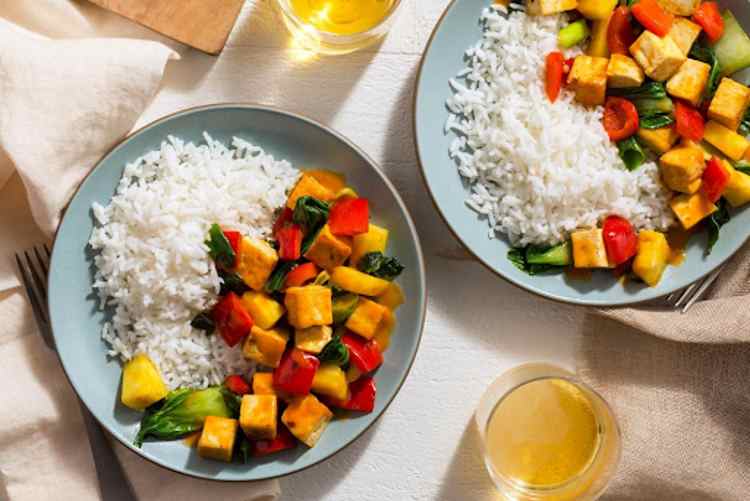 Summer Tofu Stir-Fry with Pineapple and Bell Pepper Summer Tofu Stir-Fry with Pineapple and Bell Pepper